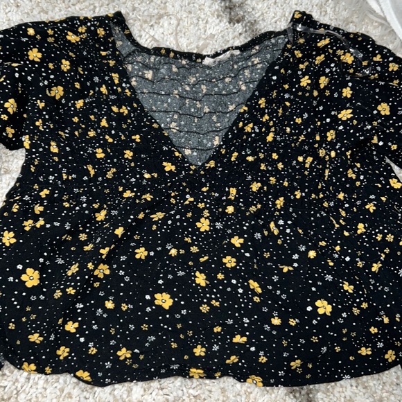 BLACK AND YELLOW FLORAL PRINT BABY DOLL CROP PUFFY SLEEVE TOP - Picture 1 of 4